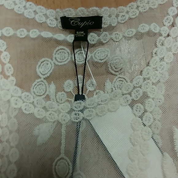 Cupio Embroidered Crocheted Lace Top - Picture 6 of 7